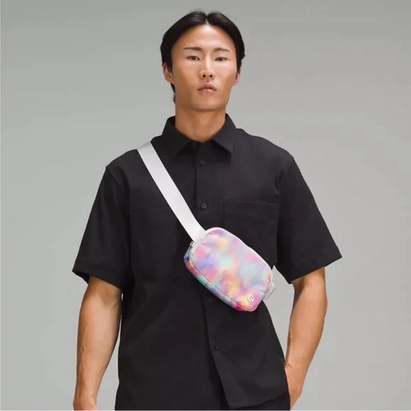 lululemon NWT Everywhere Belt Bag 1L Prism Wash Print Multi/Vapor - Picture 5 of 8